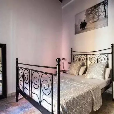 10 Min Walk To Giralda And Rooftop Seville